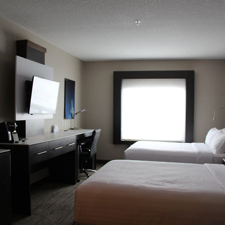 Holiday Inn Express & Suites Cold Lake By Ihg Exterior photo
