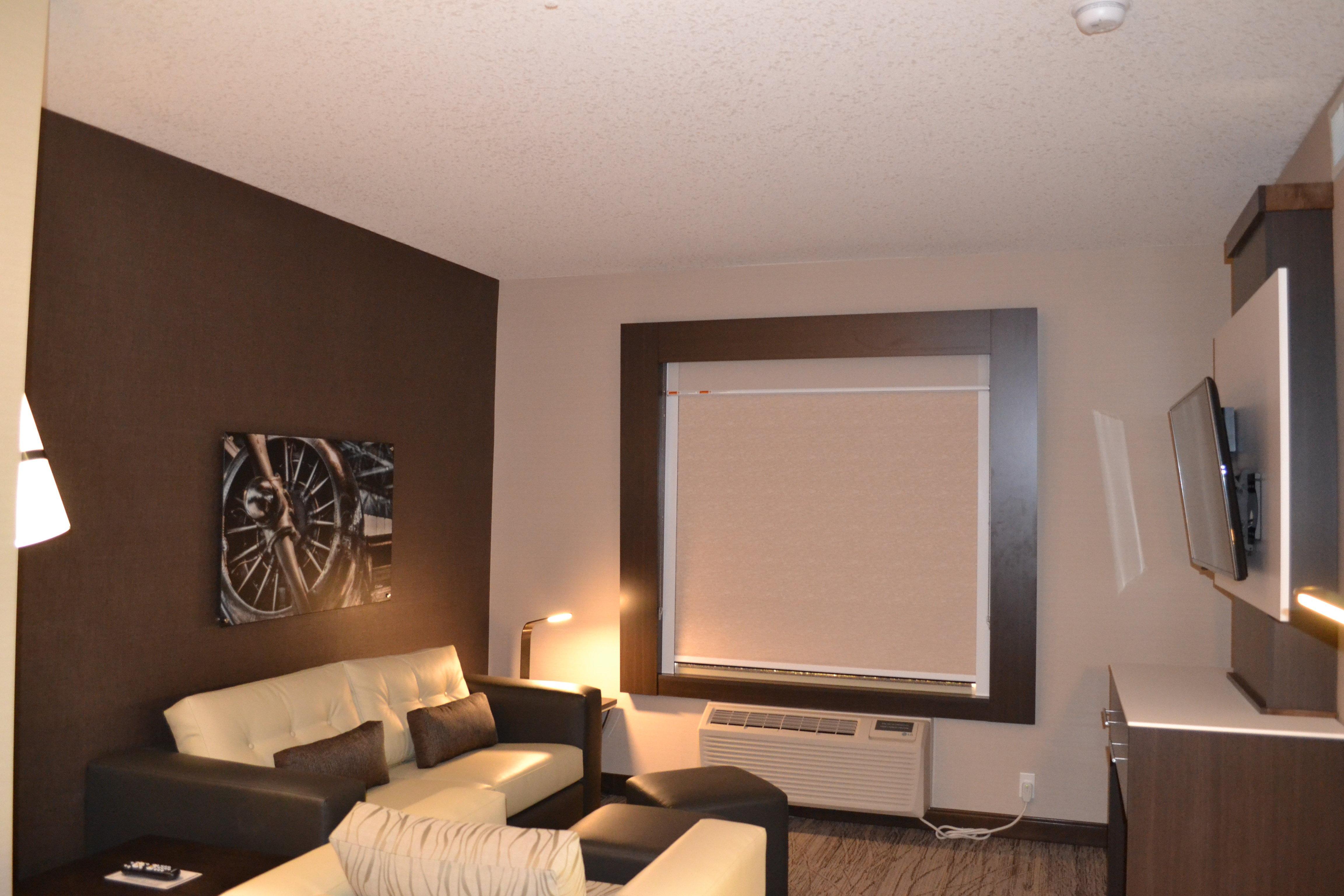 Holiday Inn Express & Suites Cold Lake By Ihg Exterior photo