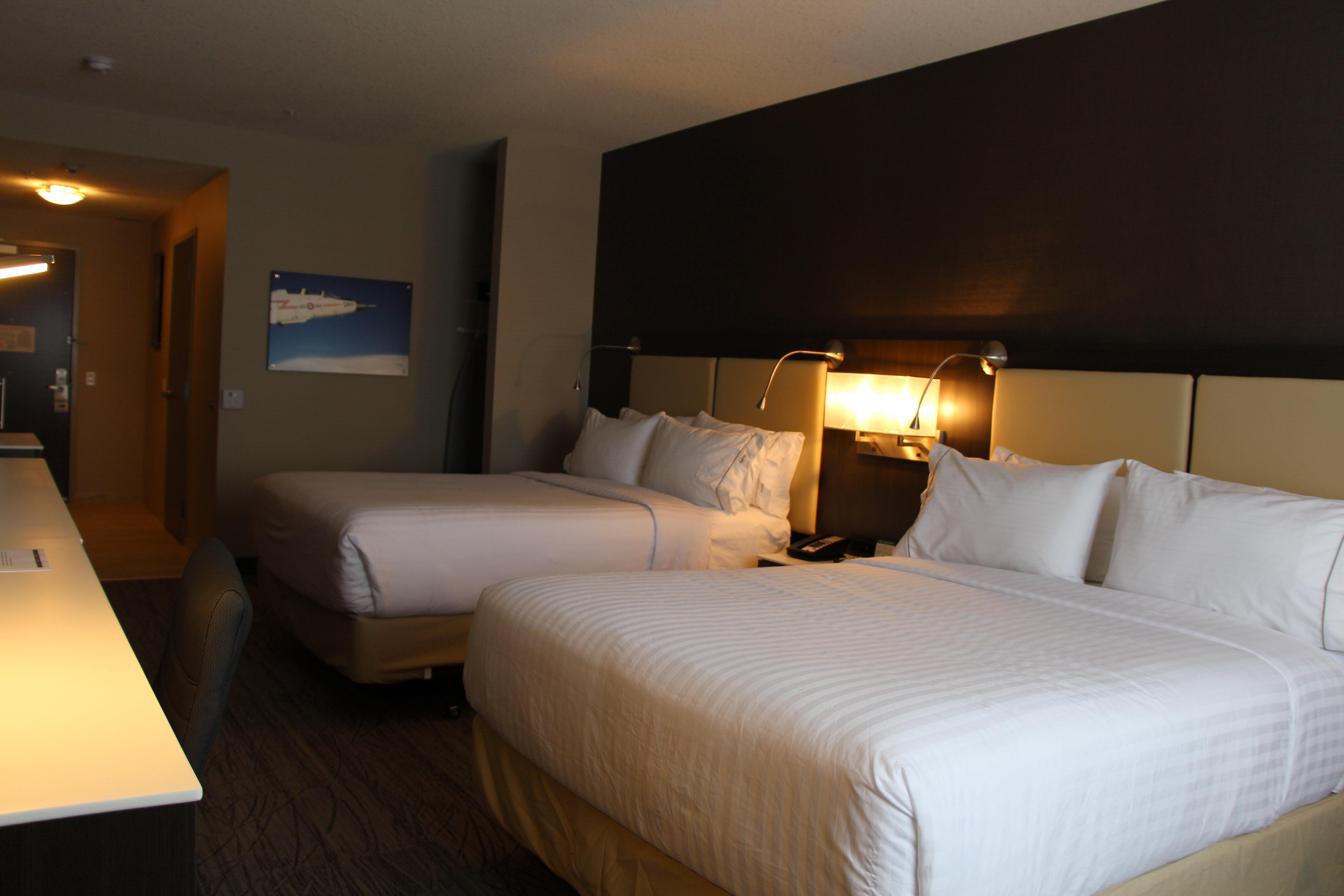Holiday Inn Express & Suites Cold Lake By Ihg Exterior photo
